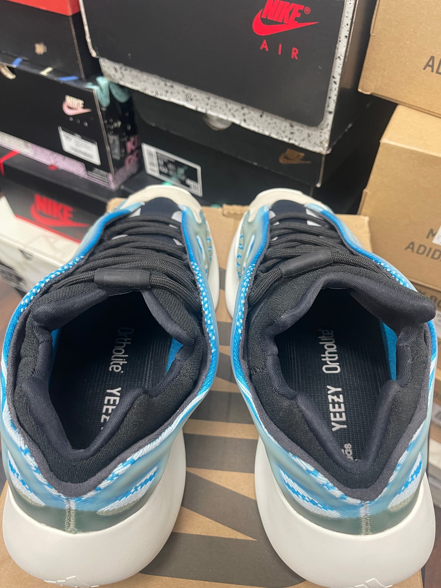 Yeezy 700 V3 Arzareth Size 8.5