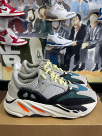 Yeezy Wave Runner Size 5