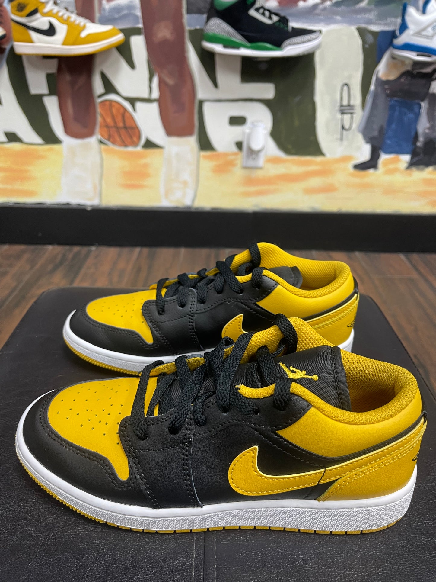 Air Jordan Retro 1 Low ‘ Yellow Ochre ‘ Size 4.5y