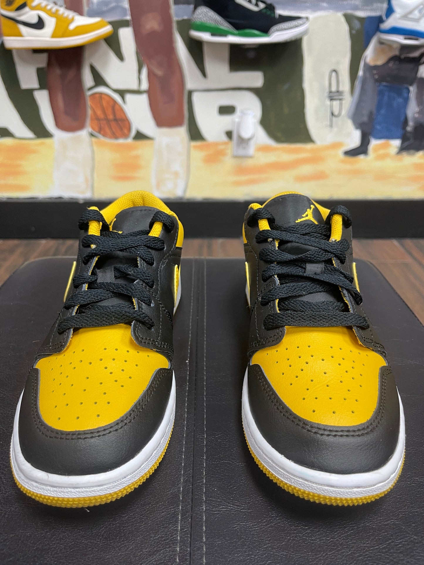 Air Jordan Retro 1 Low ‘ Yellow Ochre ‘ Size 4.5y