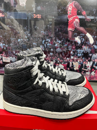 Air Jordan Retro 1 High ‘ Black History month ‘ Size 8
