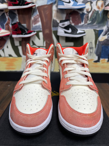 Air Jordan Retro 1 Mid ‘ Orange Suede ‘ Size 5.5y