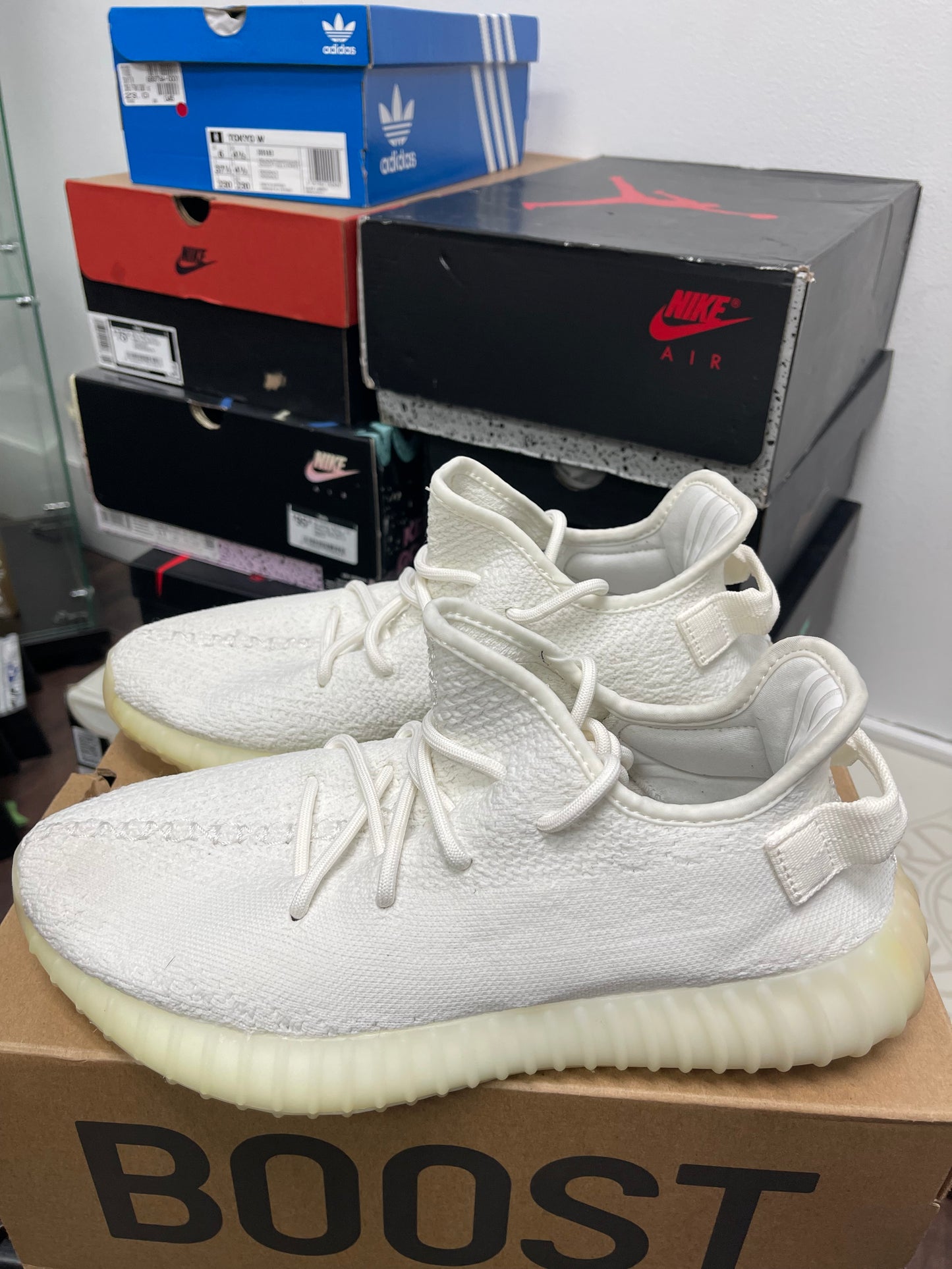 Yeezy Boost 350 V2 ‘ Cream White ‘ Size 8.5