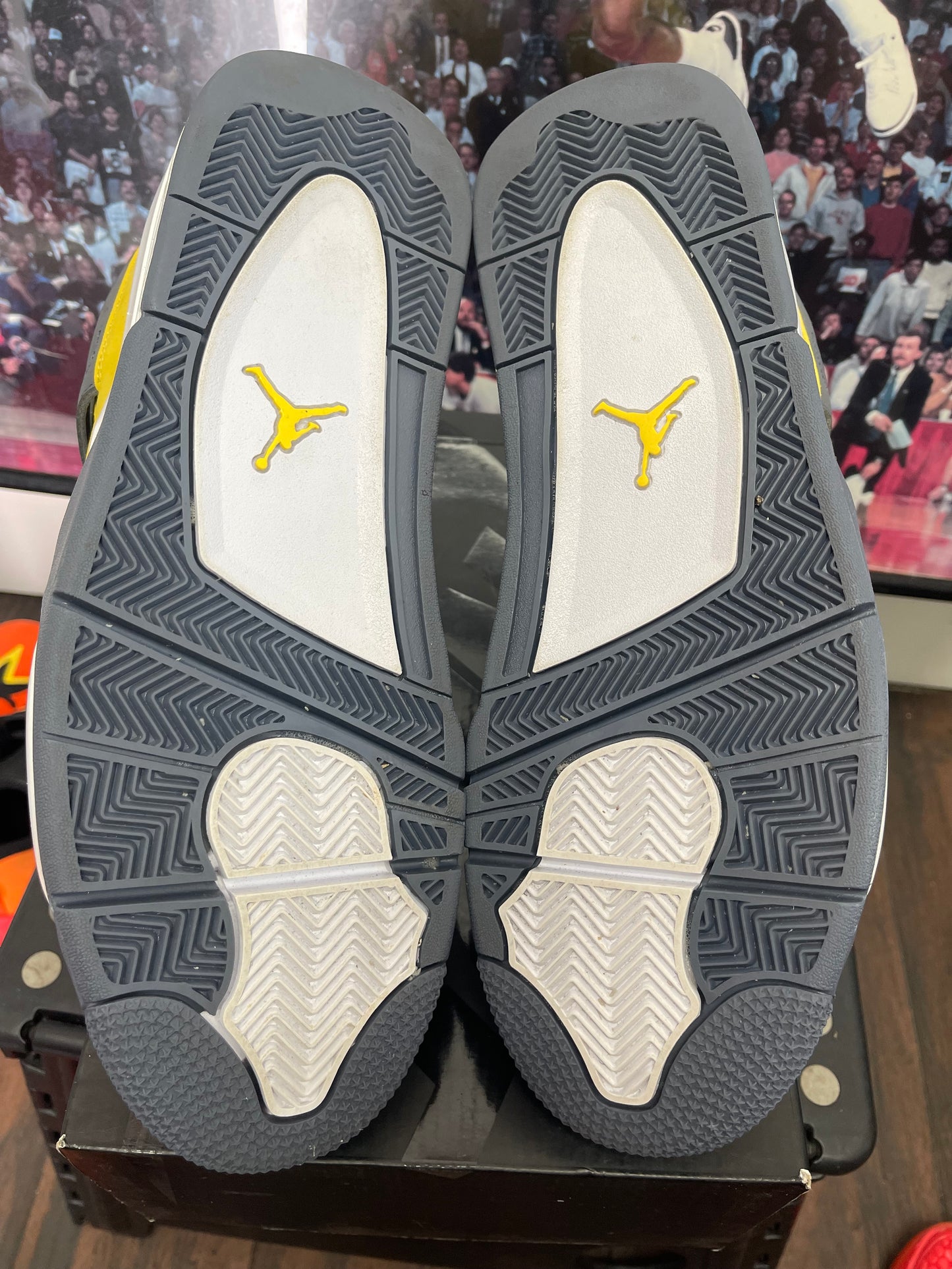 Air Jordan Retro 4 ‘ Lightning ‘ Size 12