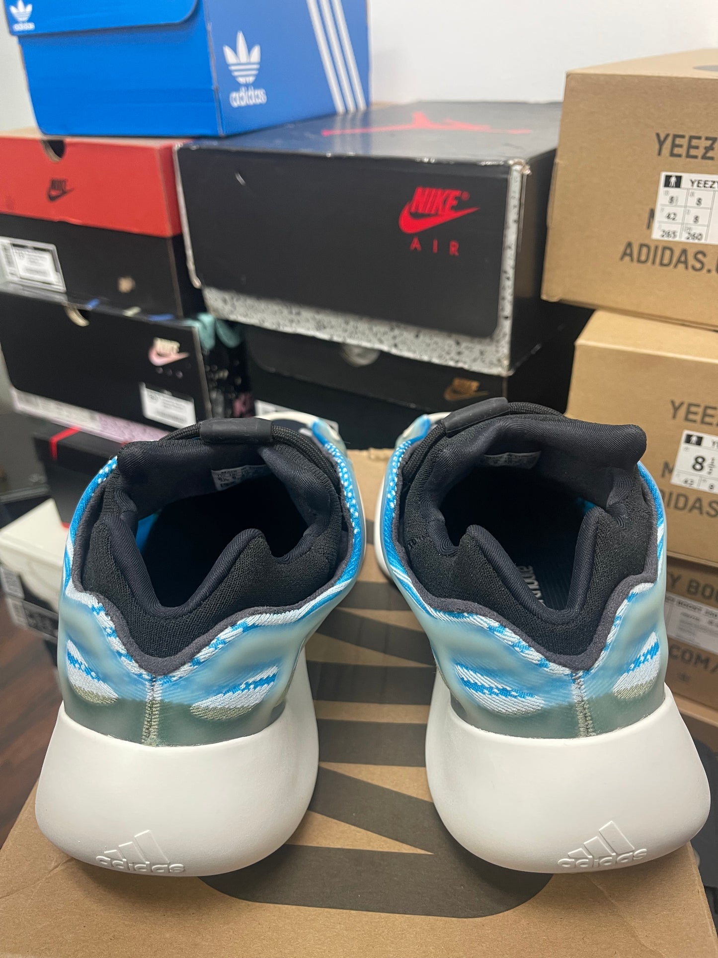 Yeezy 700 V3 Arzareth Size 8.5
