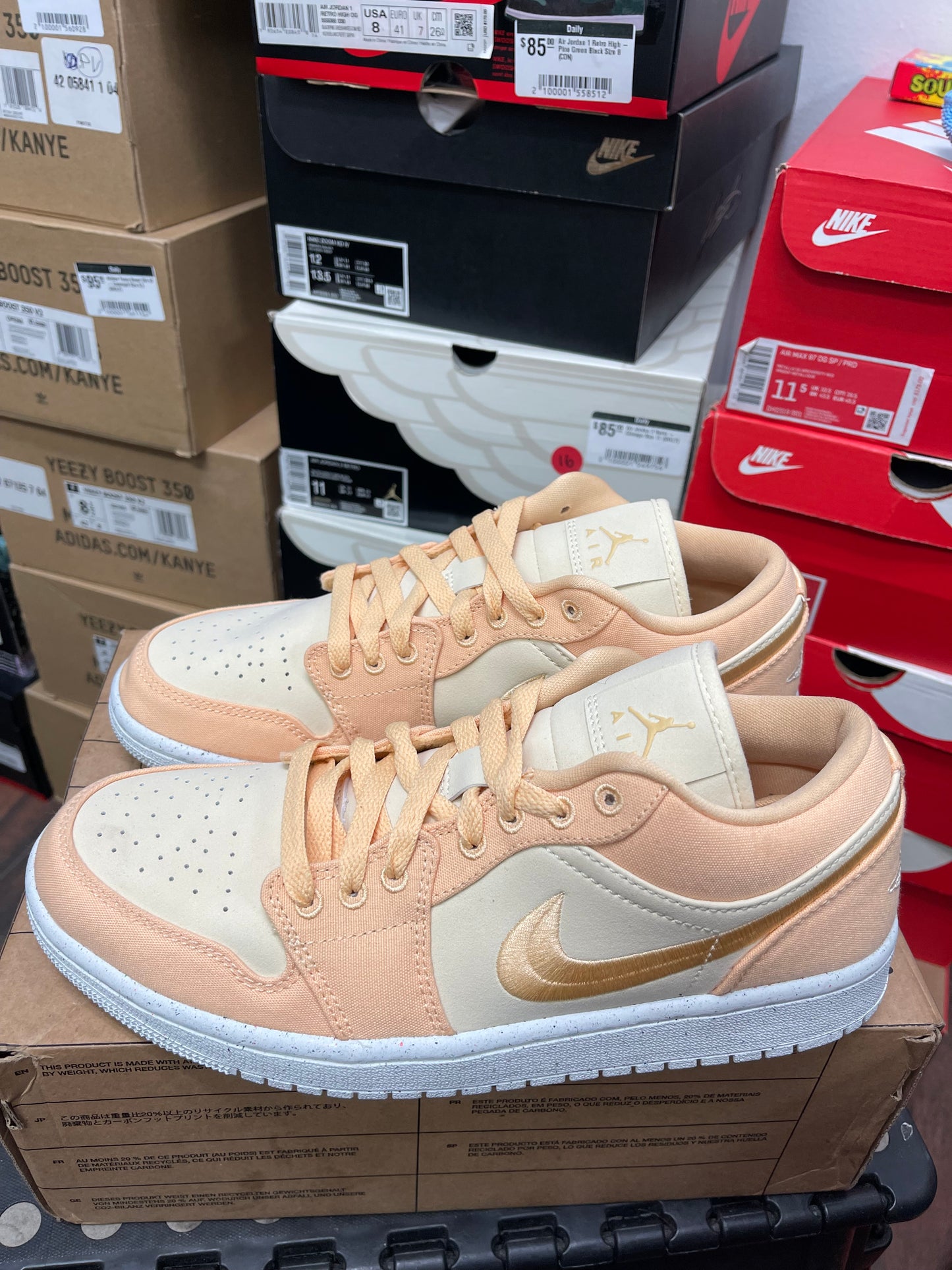 Air Jordan 1 low ‘ Gold ‘ Size 8 men