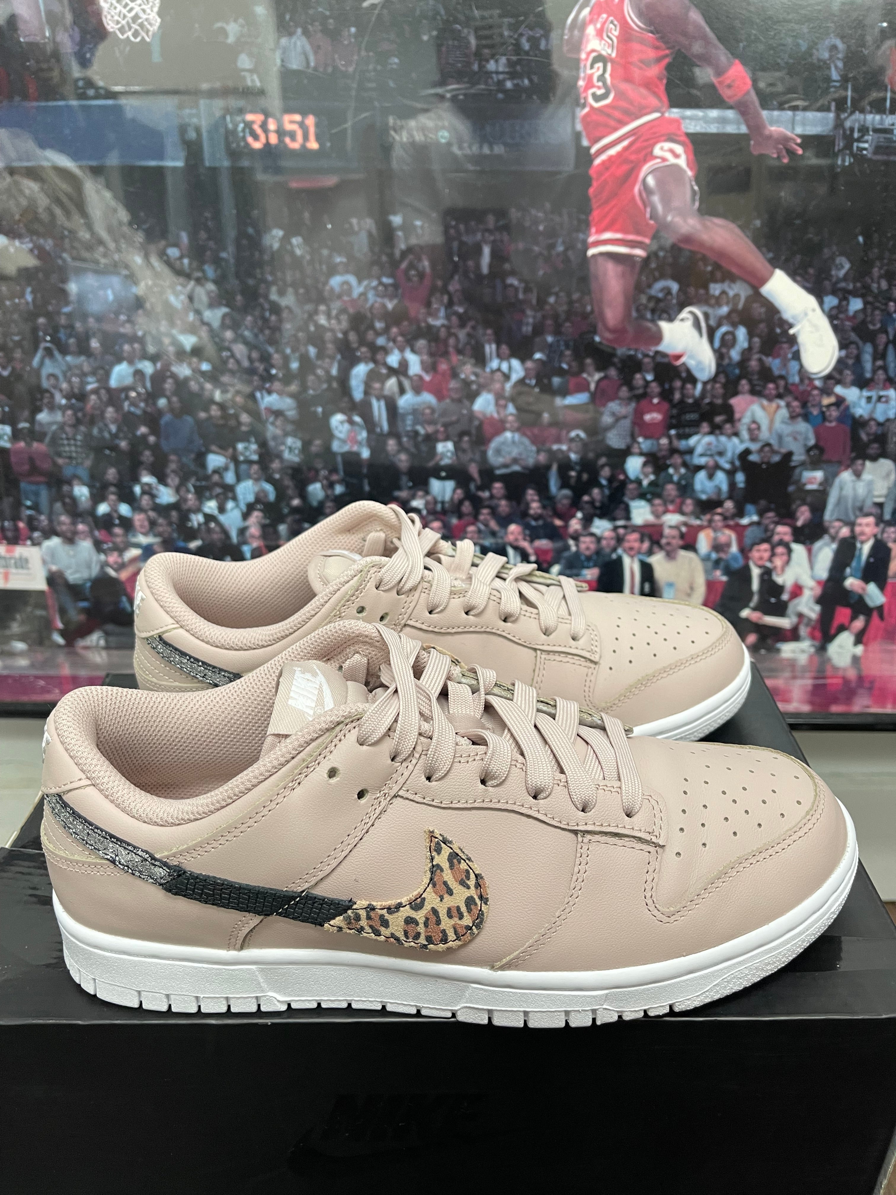 Dunk low women size 9 ‘ Primal Pink ‘