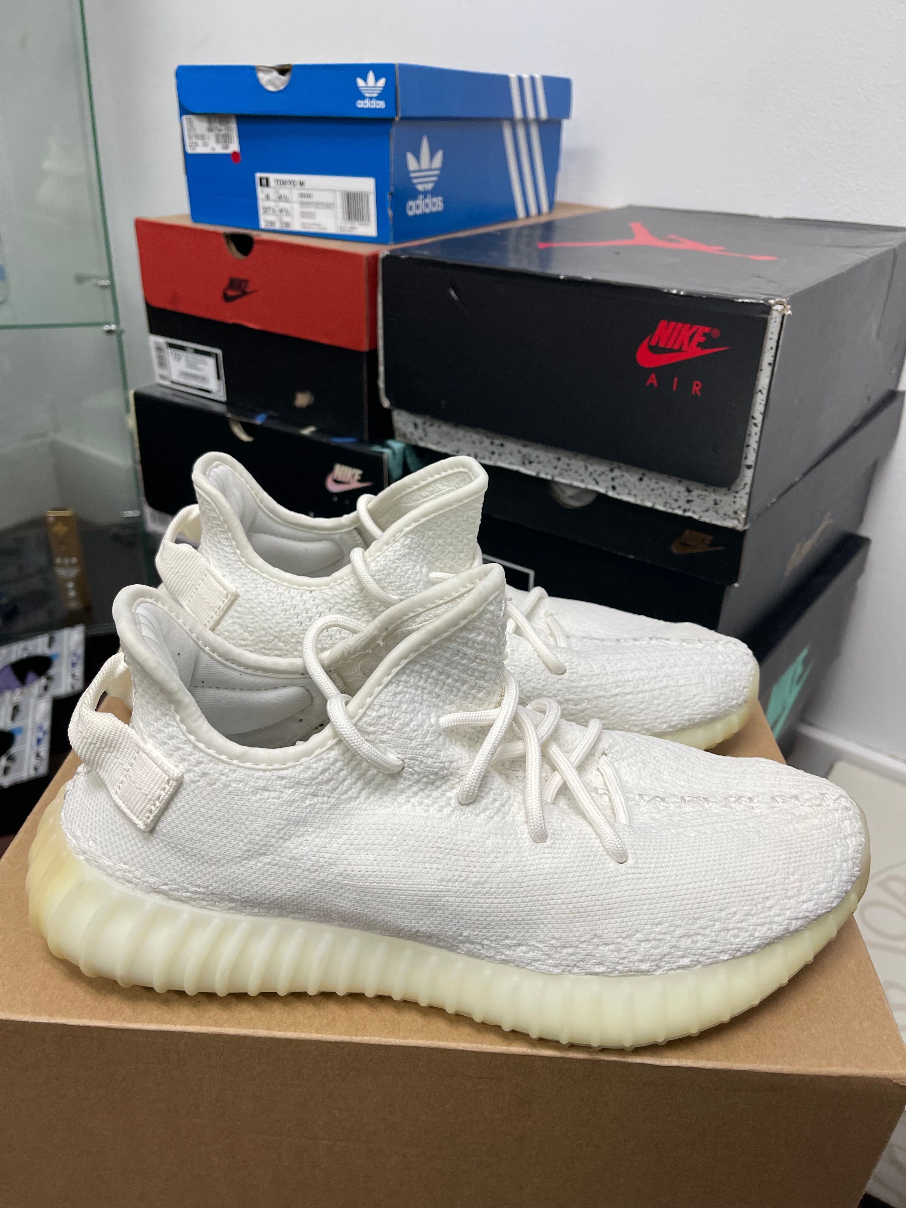 Yeezy Boost 350 V2 ‘ Cream White ‘ Size 8.5