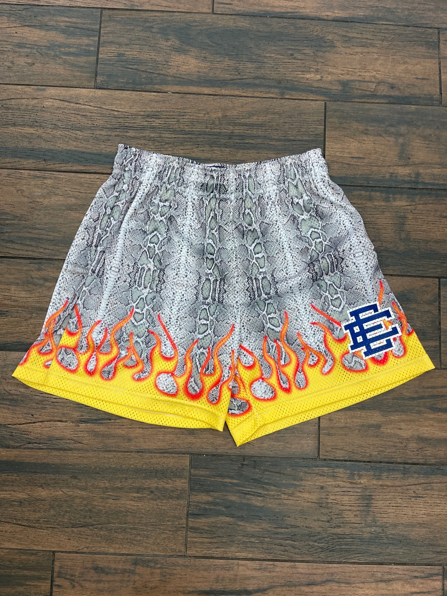 EE shorts size MEDUIM