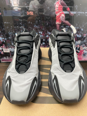Yeezy Boost 700 Metallic Size 9