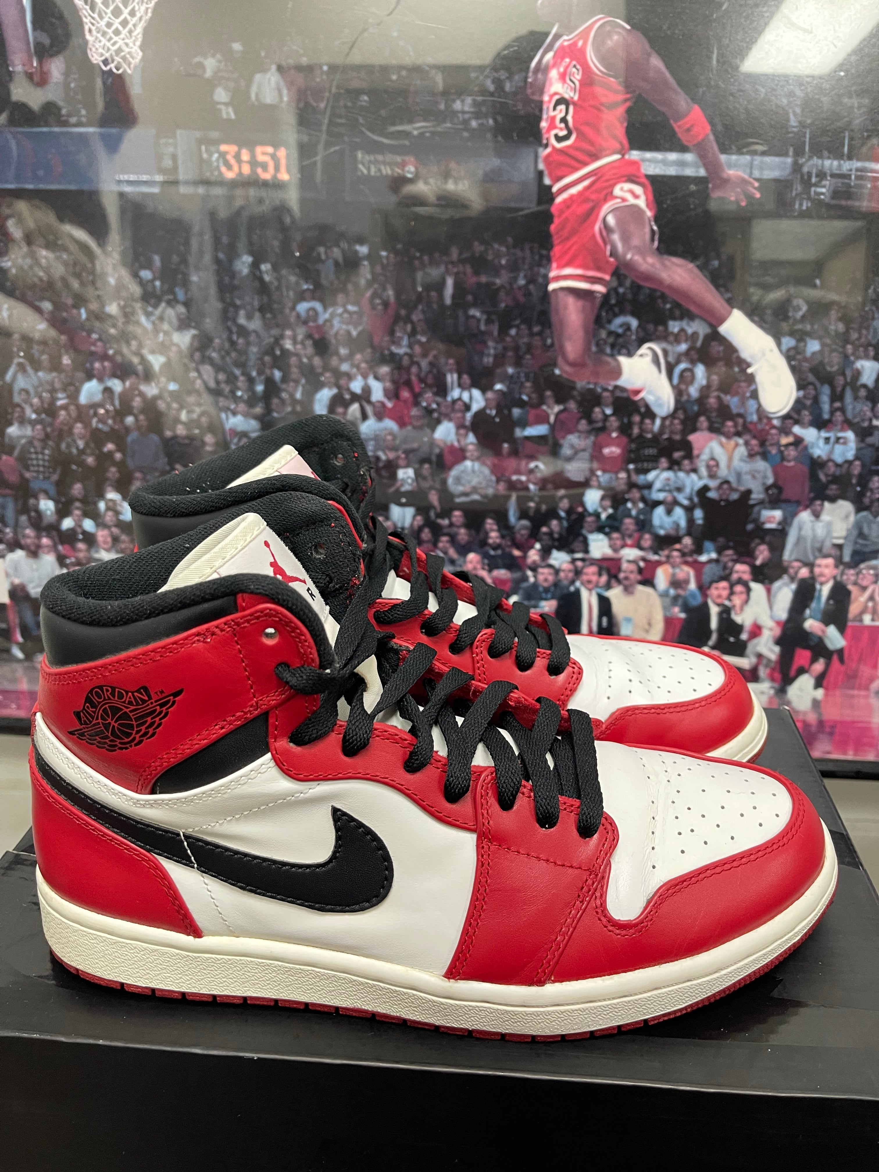 Air Jordan Retro 1 High OG 2013 ‘ Chicago ‘ Size 8