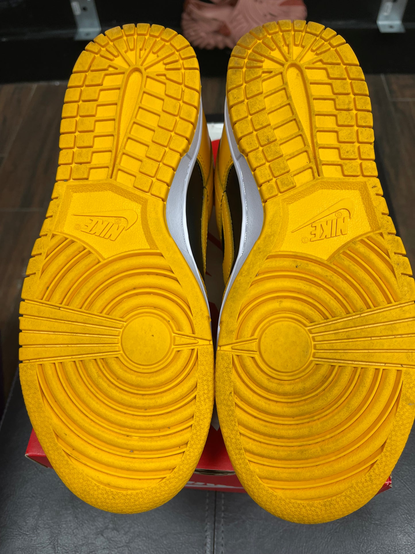 Dunk low Goldenrod Size 6 men