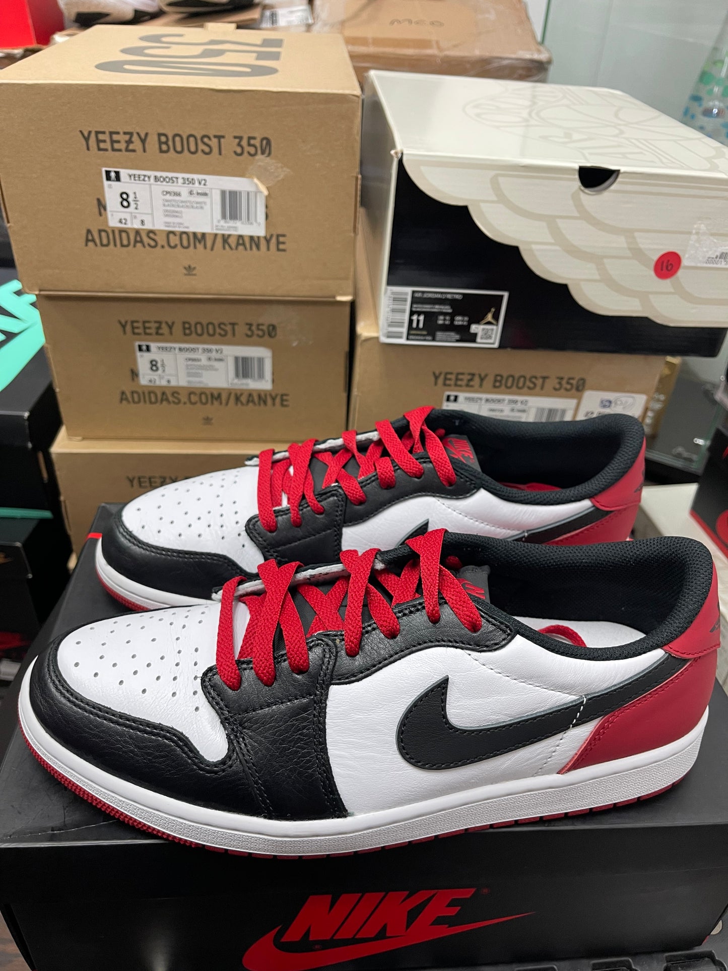 Air Jordan Retro 1 Low OG ‘ Black Toe ‘ size 11.5
