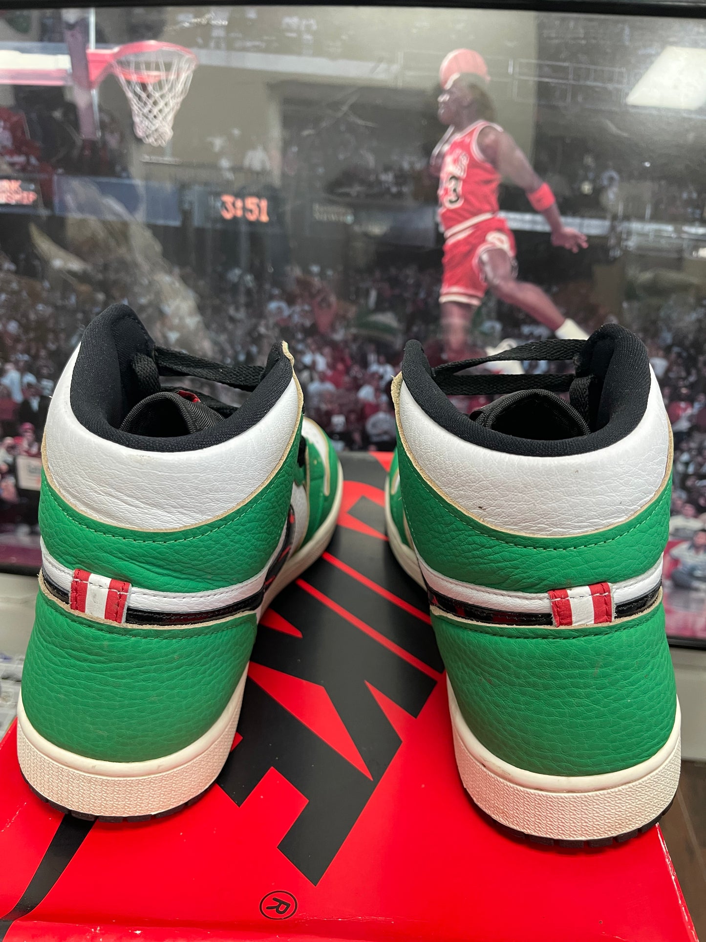 Air Jordan Retro 1 High OG ‘ lucky green ‘ Size 8.5 men