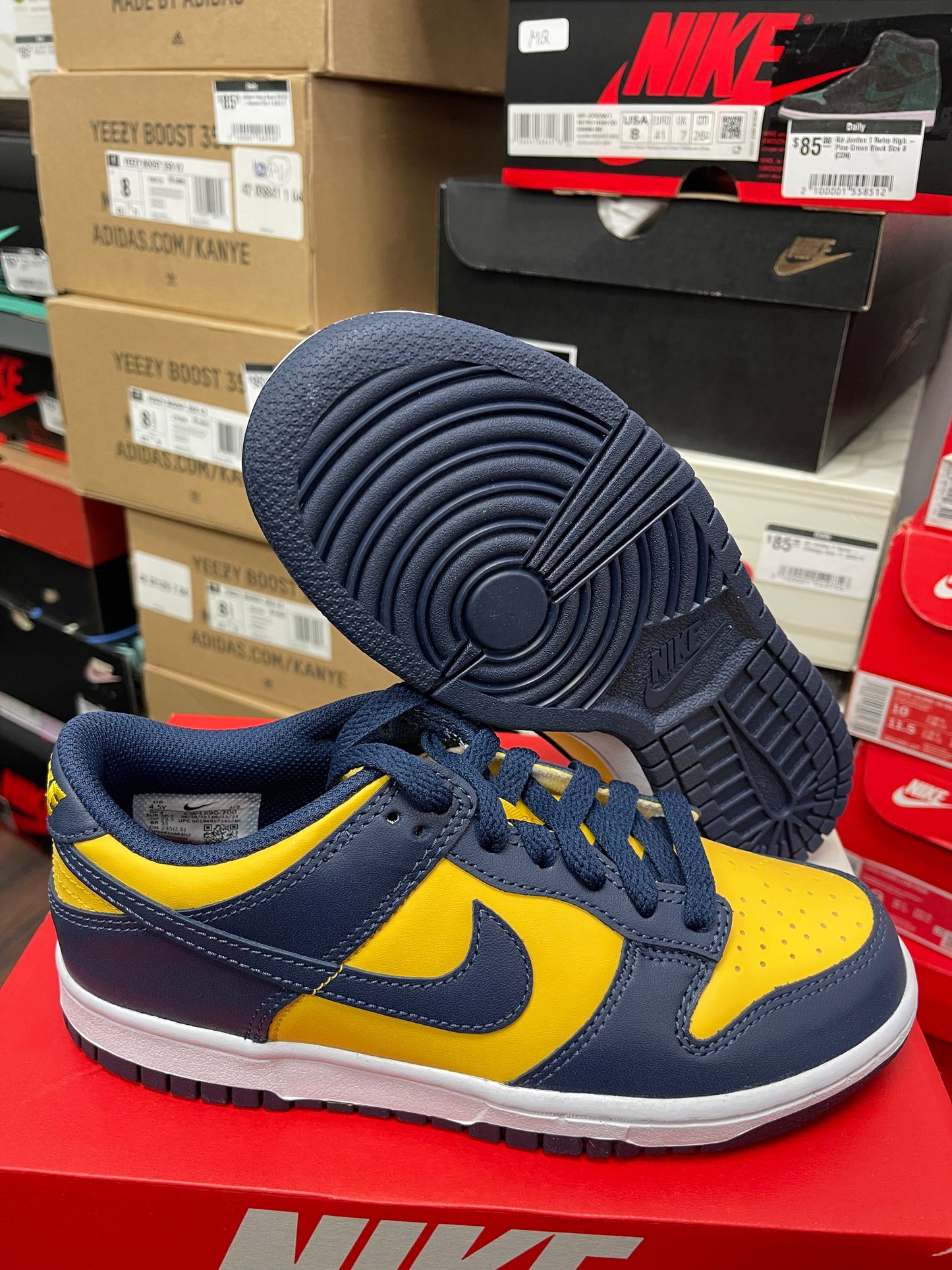 Dunk Low ‘ Michigan ‘ Size 4.5y