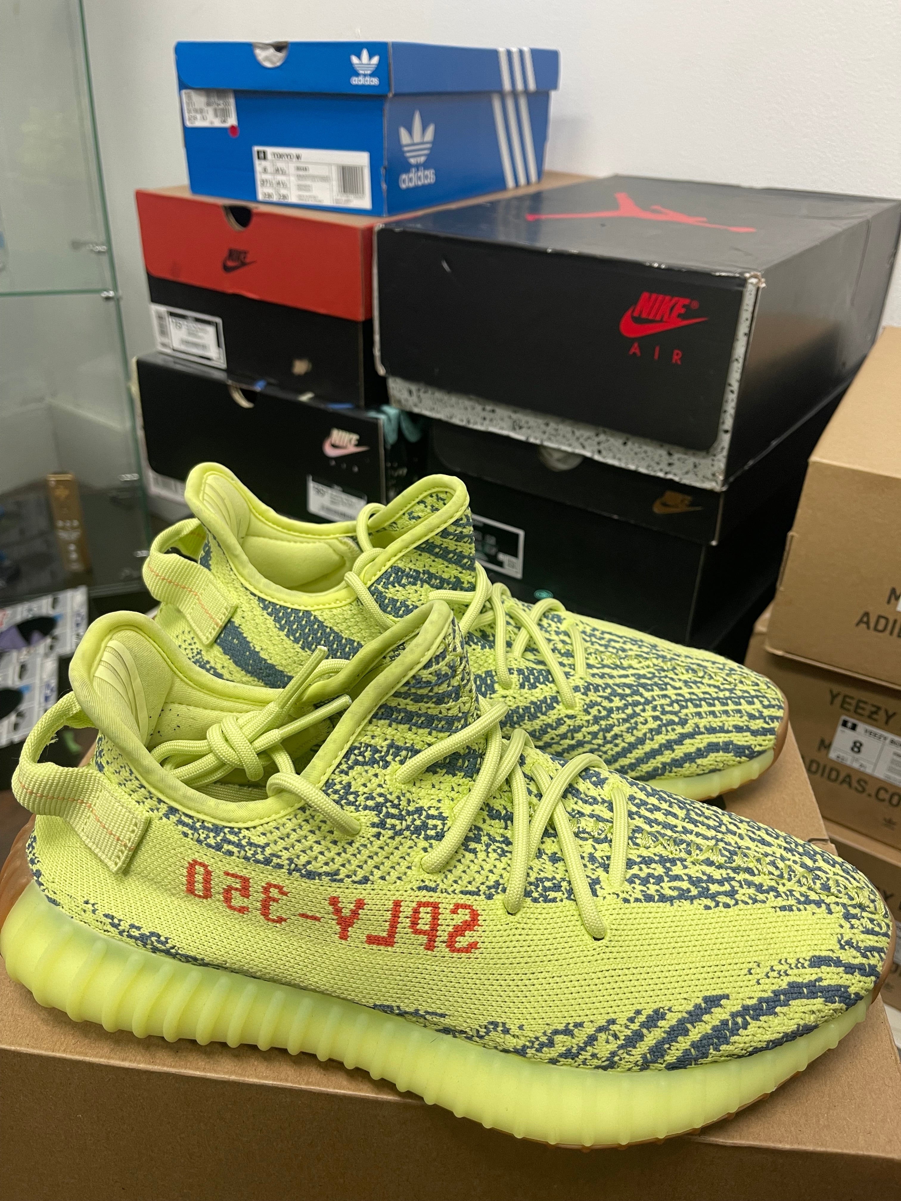 Yeezy Boost 350 V2 ‘ Semi Frozen Yellow ‘ Size 8.5