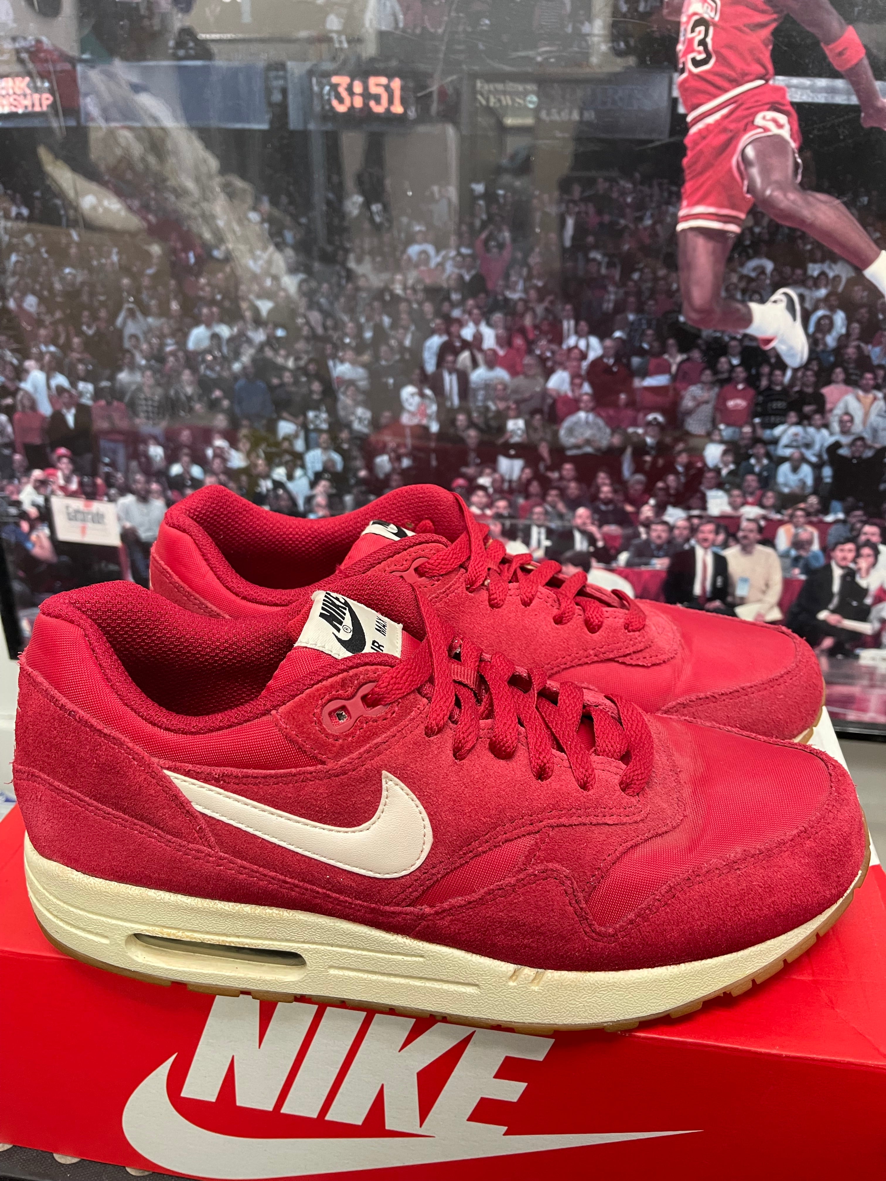 Air Max 1 Essential Red Sail Size 8.5
