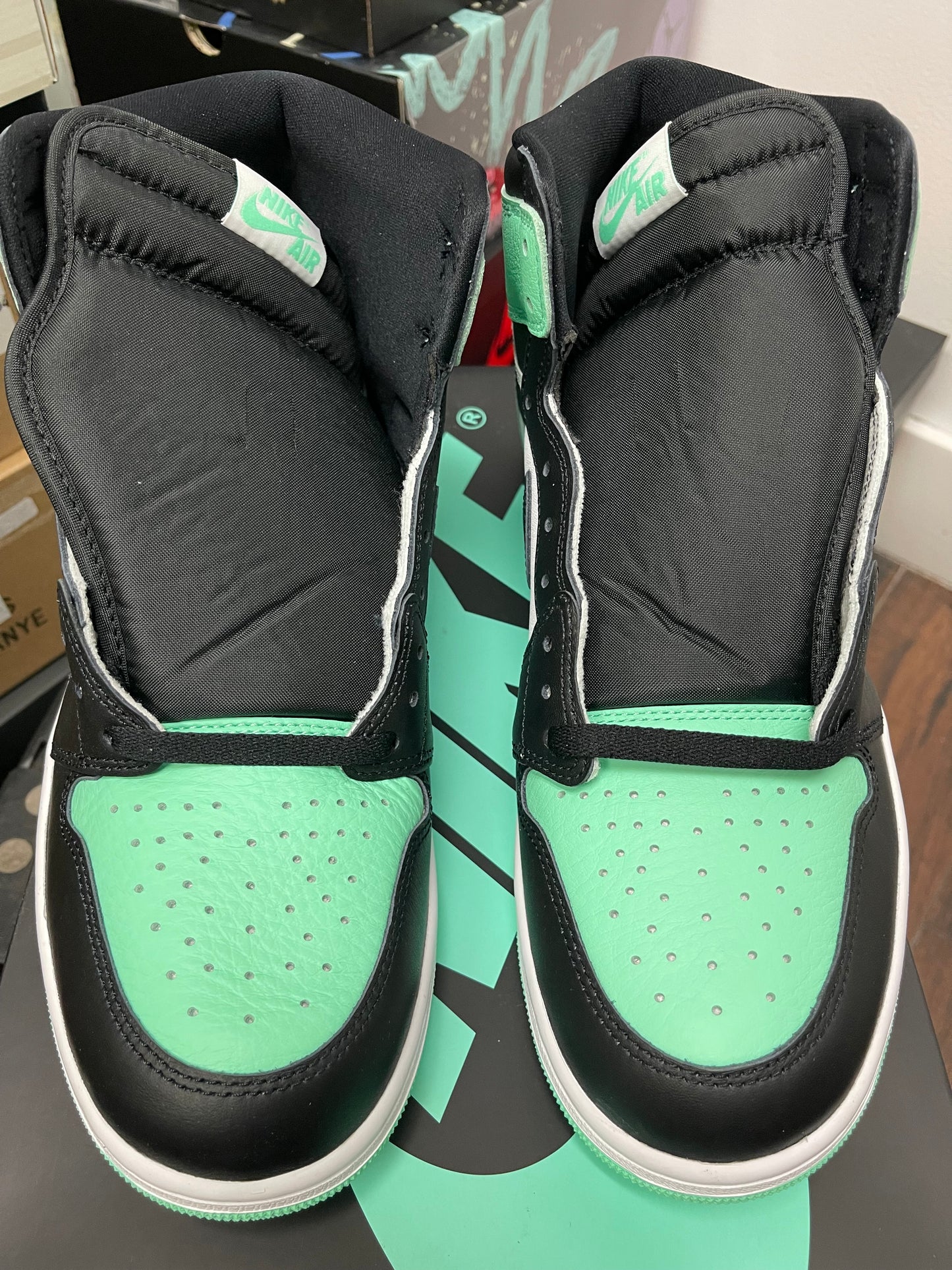Air Jordan Retro 1 High OG ‘ Green Glow ‘ Size 11.5