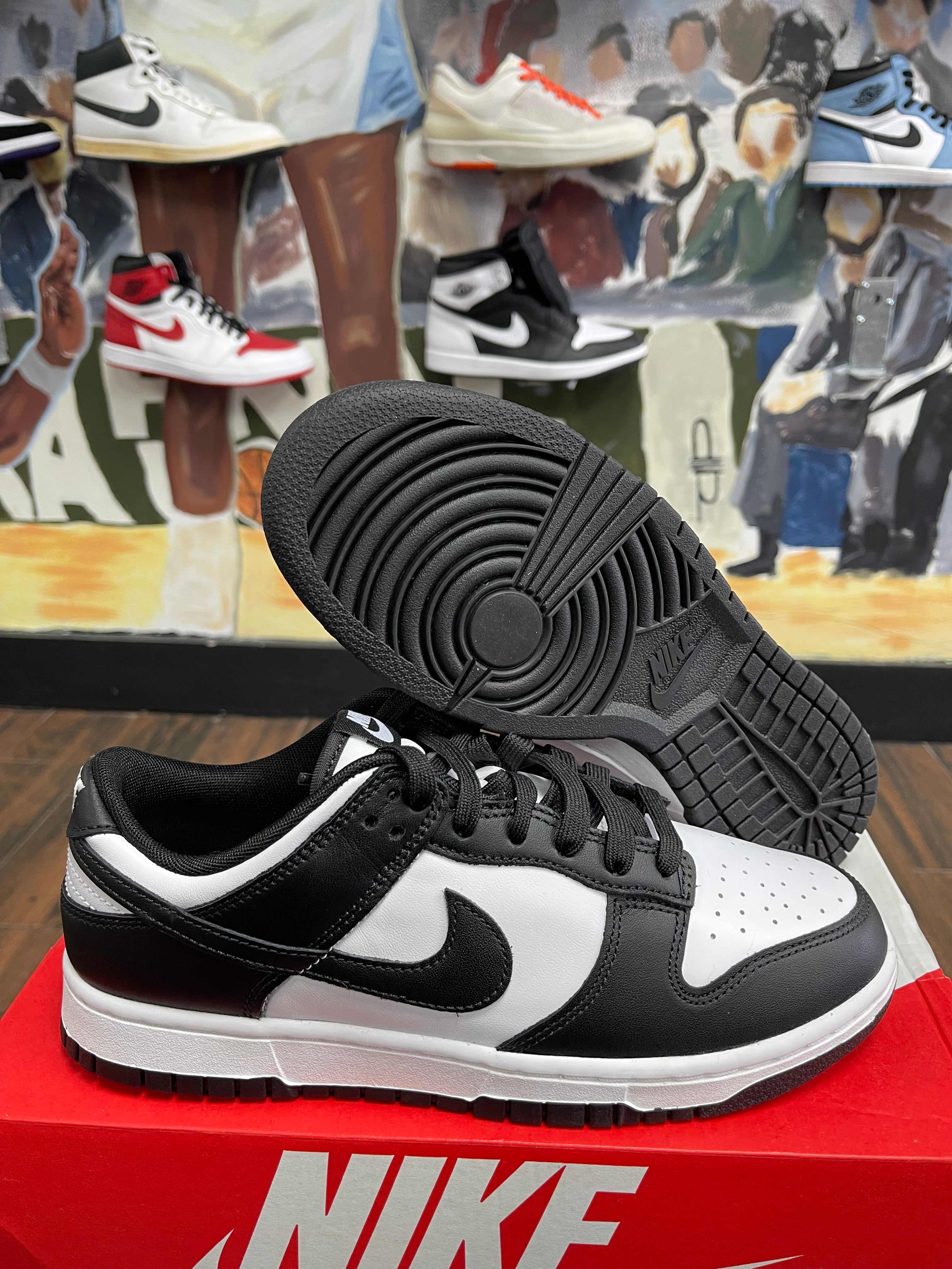 Dunk Low ‘ Panda ‘ Size 8