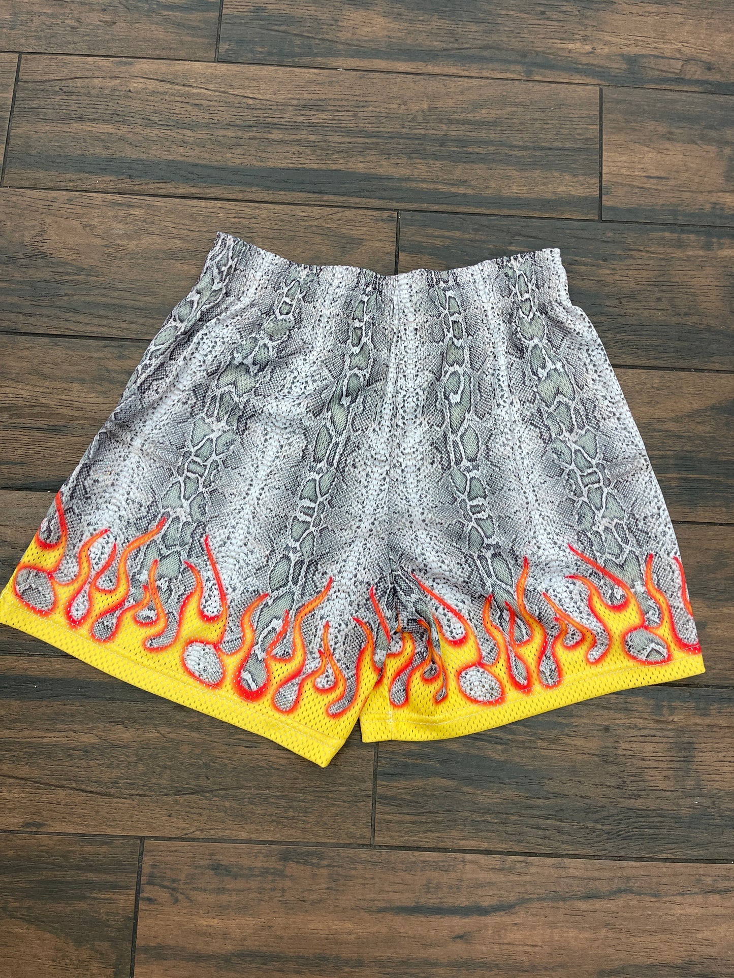 EE shorts size MEDUIM