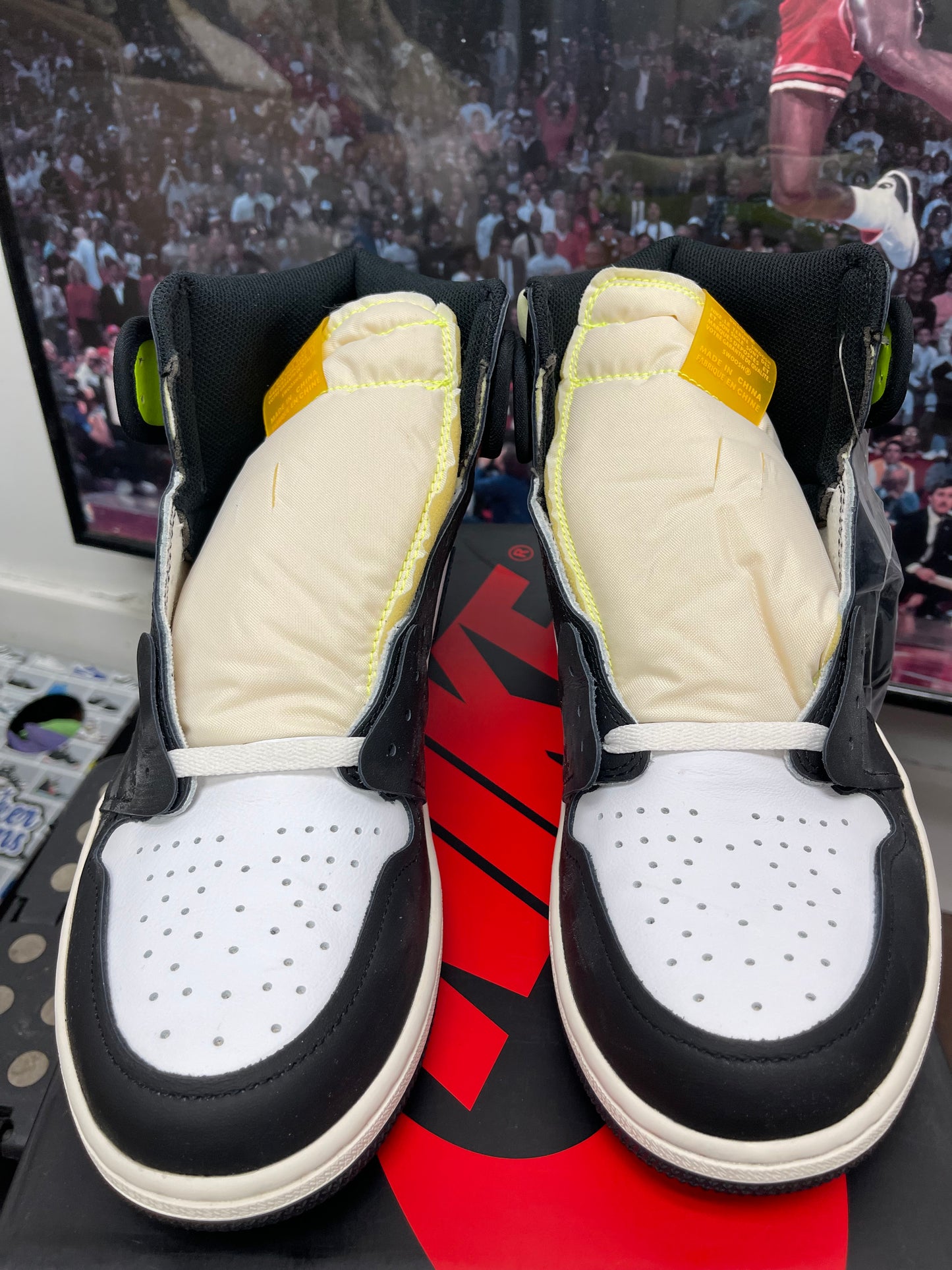 Air Jordan Retro 1 High OG ‘ Volt ‘ Size 11.5
