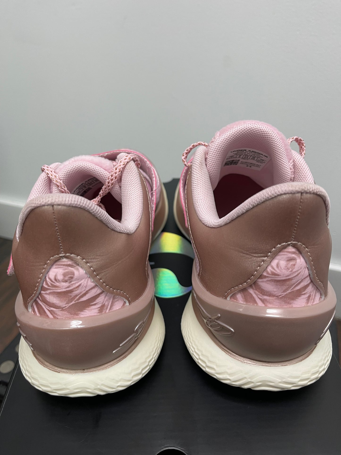 De’Aaron Fox Curry 1 ‘ Rose ‘ Size 10