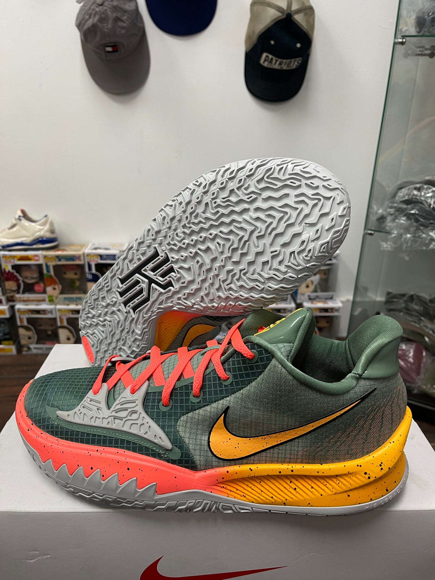 Nike Kyrie 4 Low Sunrise Size 11.5