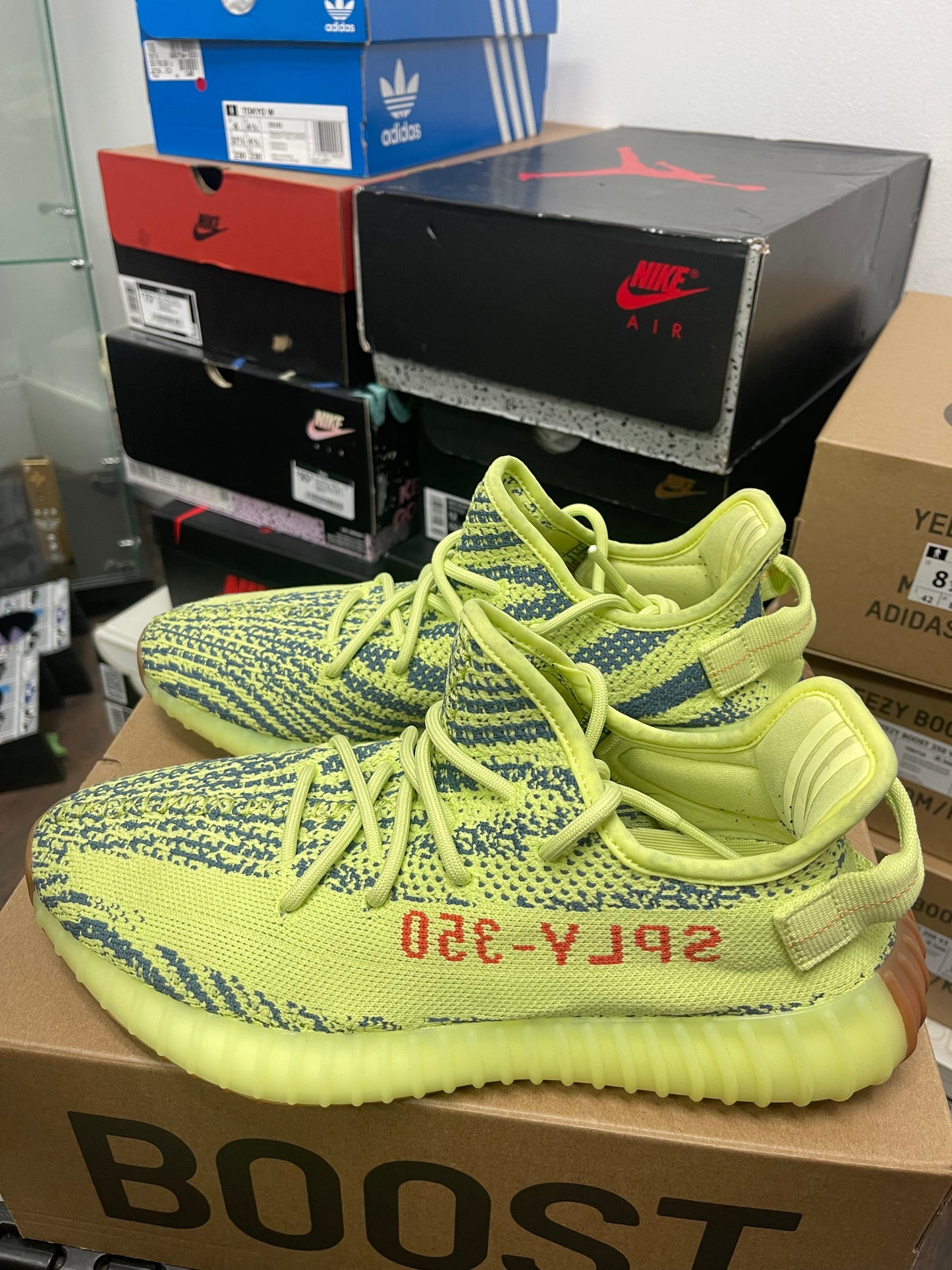 Yeezy Boost 350 V2 ‘ Semi Frozen Yellow ‘ Size 8.5