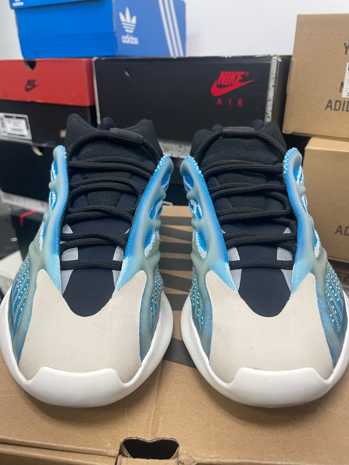 Yeezy 700 V3 Arzareth Size 8.5