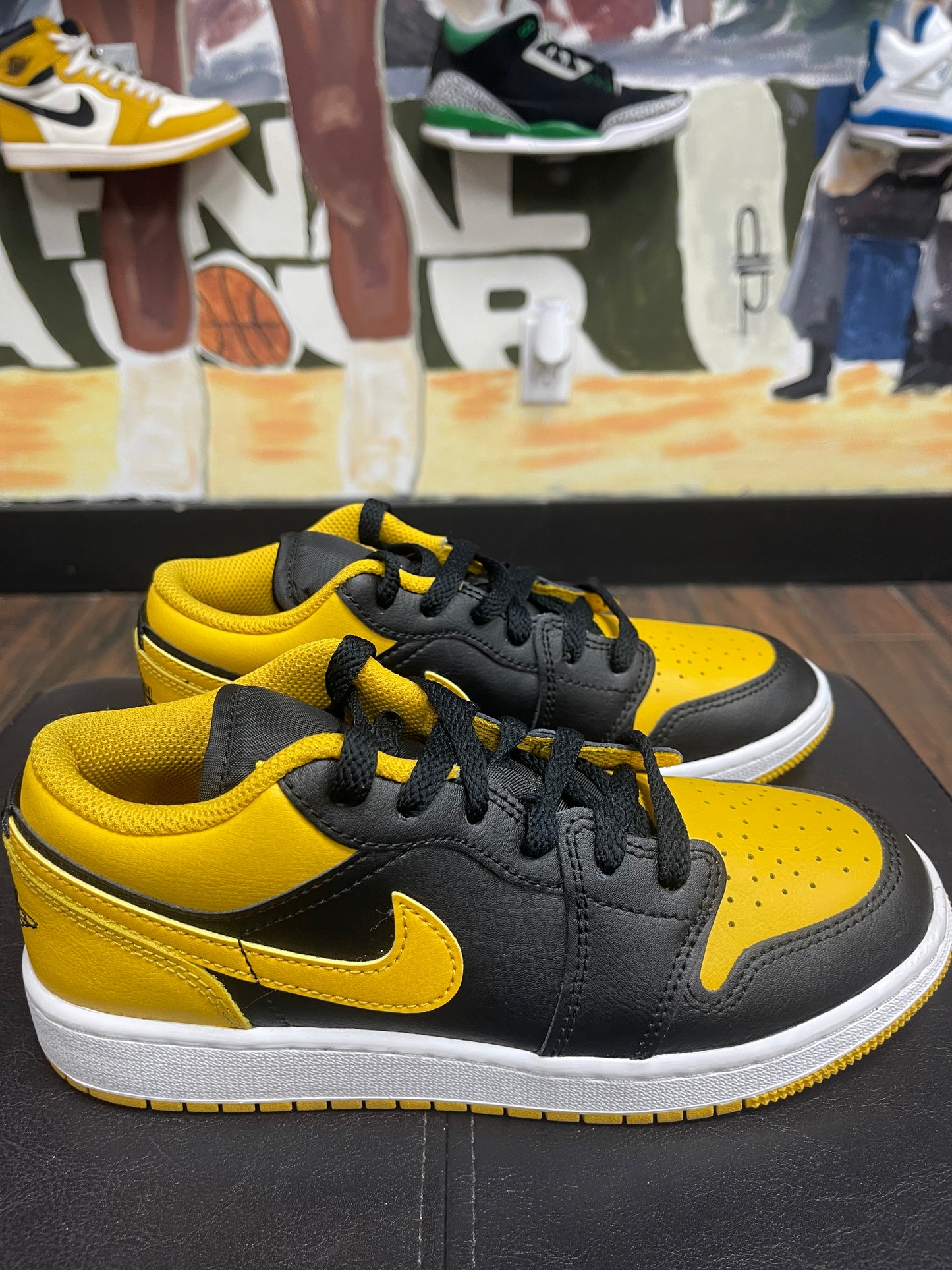 Air Jordan Retro 1 Low ‘ Yellow Ochre ‘ Size 4.5y