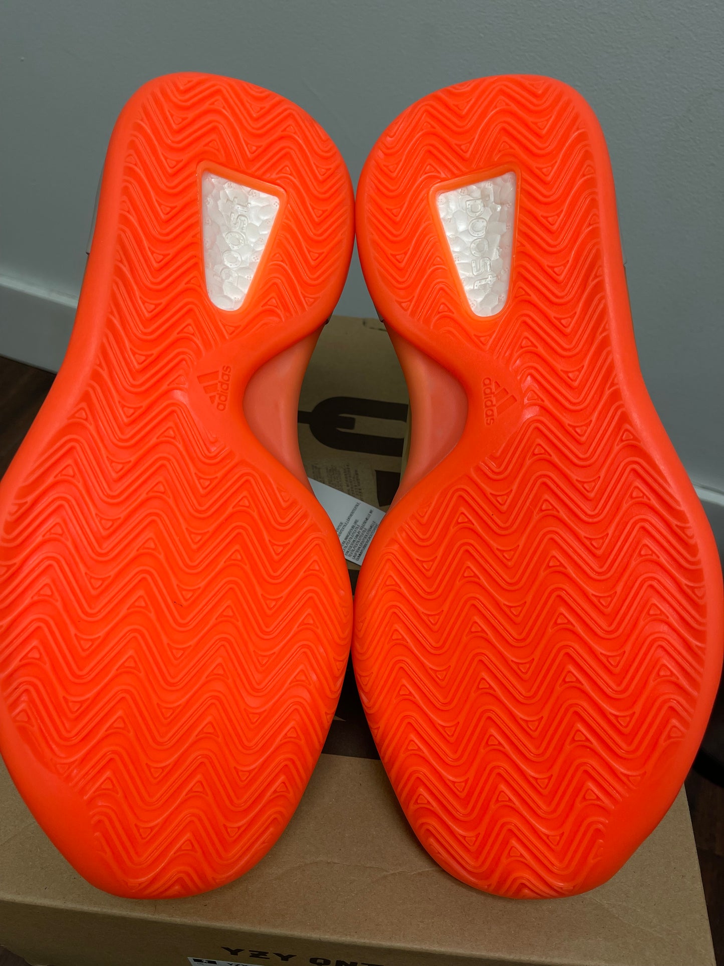 Adidas Yeezy QNTM ‘ Hi-Res Coral ‘ Size 11