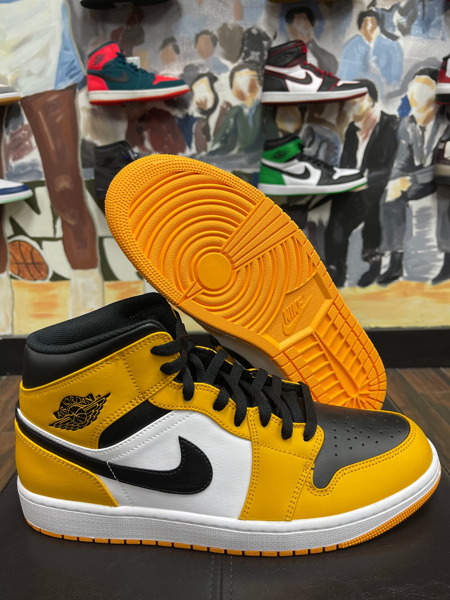 Air Jordan Retro 1 Mid ‘ Reverse Yellow Toe ‘ Size 12
